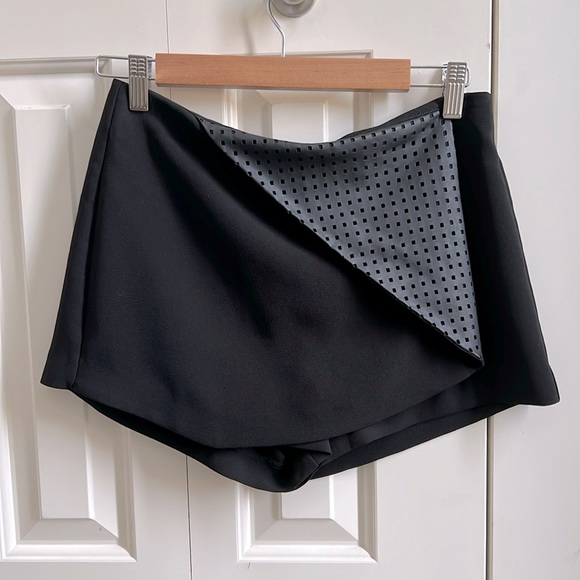 BCBGeneration shorts - Picture 1 of 3